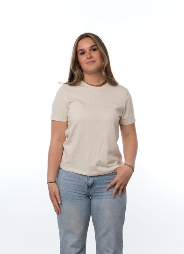 I'M IN Dames T-shirt beige borduur naam borst