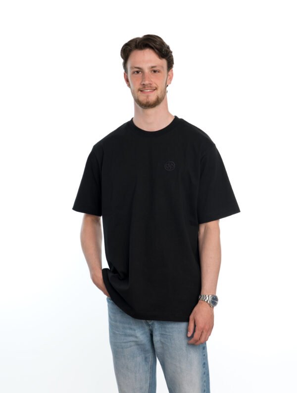 I'M IN Unisex T-shirt (extra zwaar) zwart borduur logo borst - Afbeelding 4