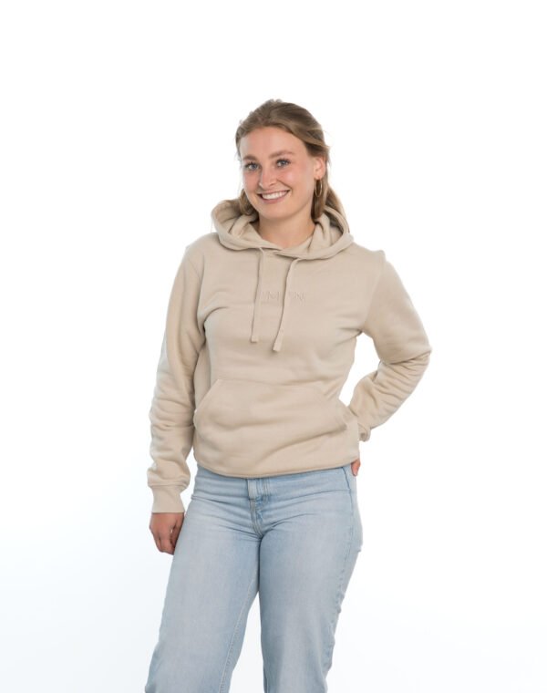 I'M IN Unisex Hoodie beige borduur naam midden
