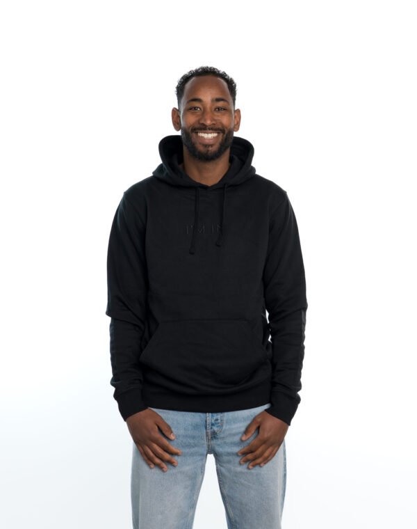 I'M IN Unisex Hoodie zwart borduur naam midden - Afbeelding 2