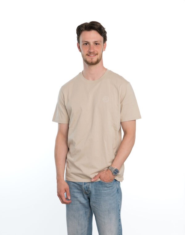 I'M IN Heren T-shirt beige opdruk logo borst