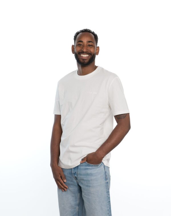 I'M IN Heren T-shirt creme opdruk naam borst